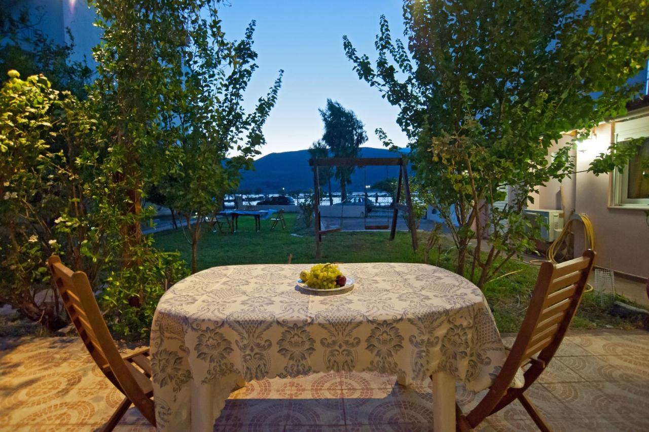 Villa Elli 2 Beach-Front Villa With Garden Itea Buitenkant foto